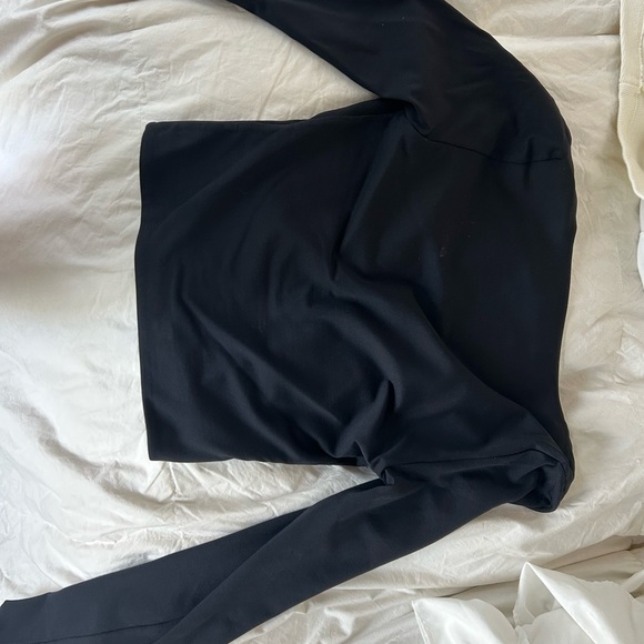 BRAND NEW BABATON (ARITZIA) CONTOUR V-NECK LONGSLEEVE - Picture 10 of 13